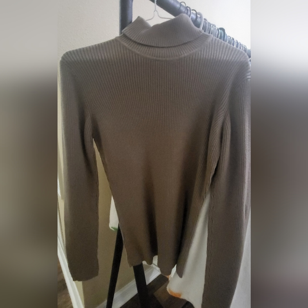 Liz Claiborne tutleneck